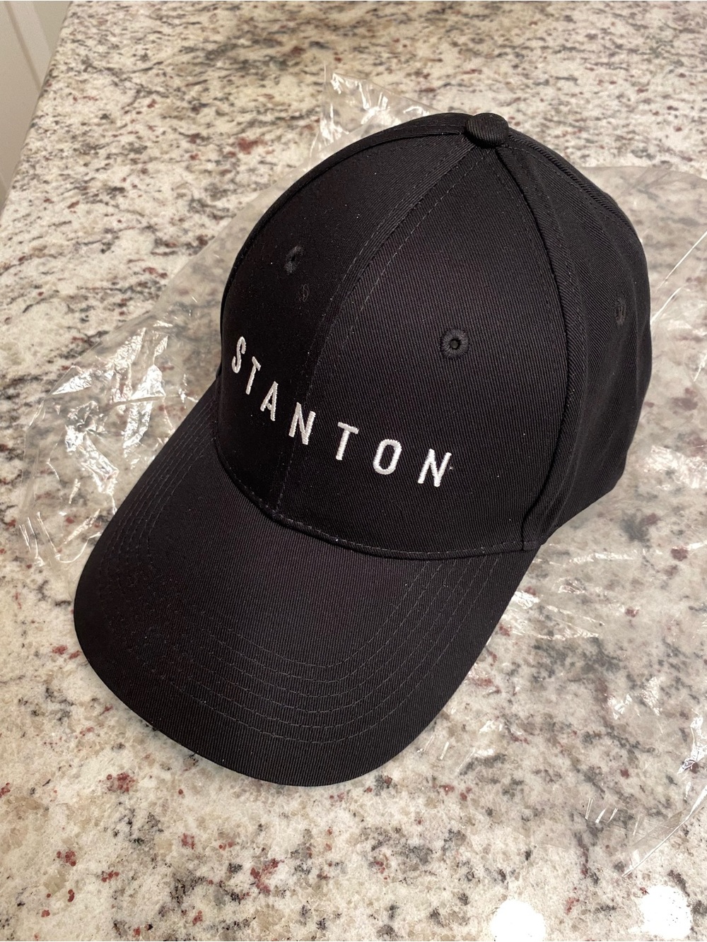 Black Men's Baseball Cap. Men’s size. Brand NEW. BUNDLE AND SAVE
